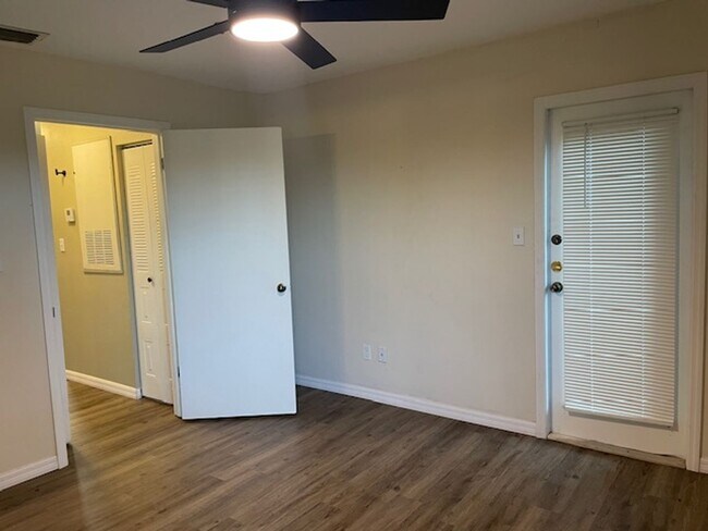 Building Photo - 2/2 First Floor Condo in Palmer Ranch