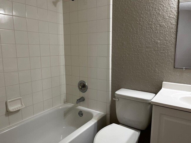 Building Photo - 354 Pearlwood St