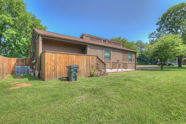 Building Photo - 104 Doral Ct
