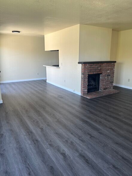 Living Room - 142 14th St