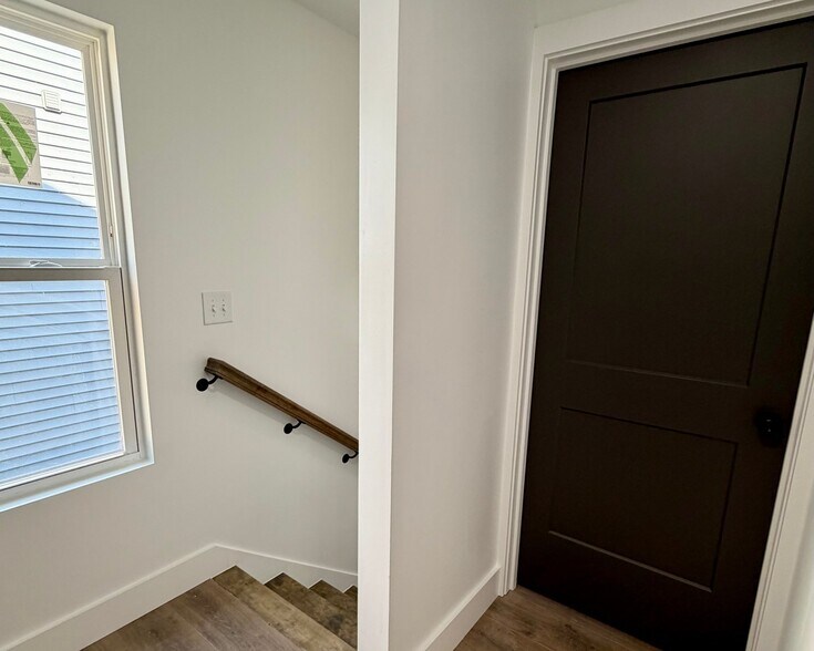 Building Photo - 3425 Garden Dr