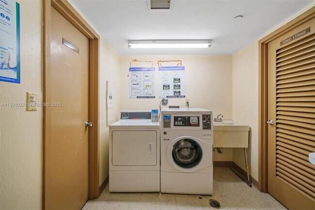 Building Photo - 20301 W Country Club Dr