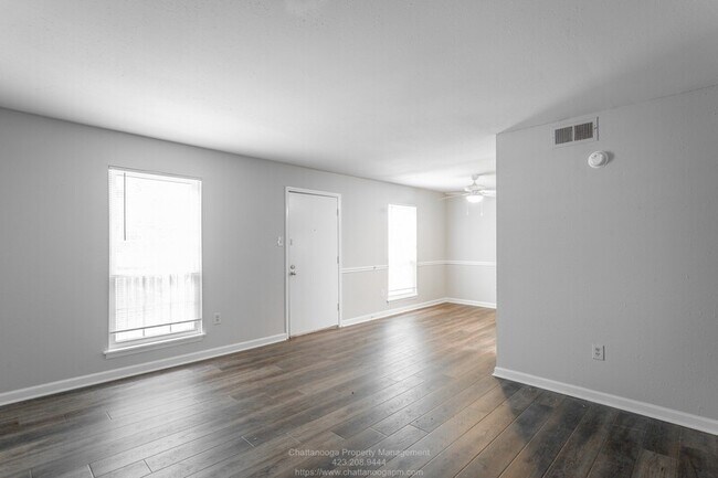 Building Photo - 900 Mountain Creek Rd