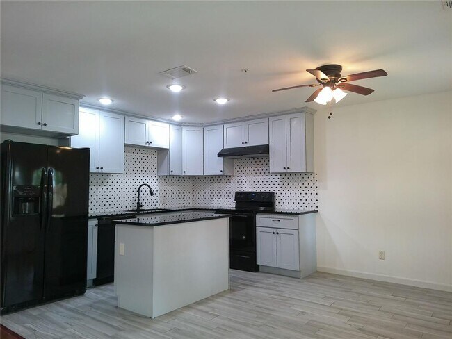 Primary Photo - 22262 Adams St
