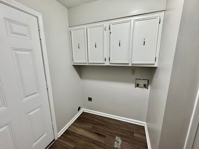 Building Photo - 5373 Wythe Cove