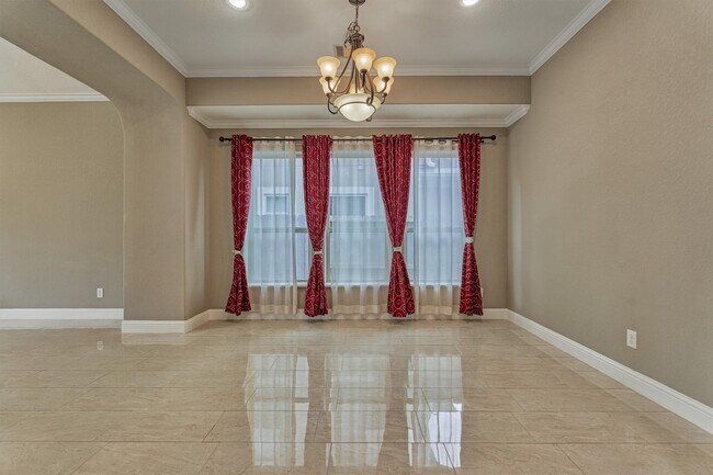 Building Photo - 106 Bella Luce