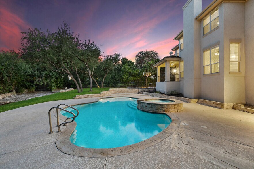 Building Photo - 402 Luna Vista Dr