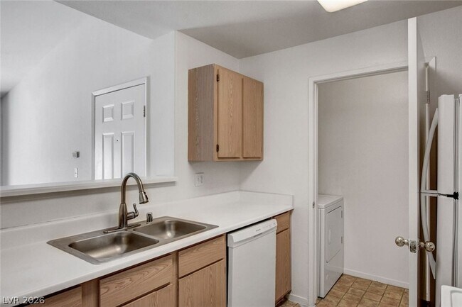 Building Photo - 7885 W Flamingo Rd