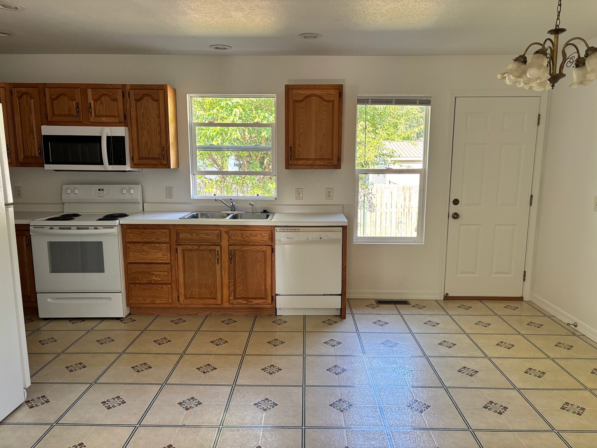 Building Photo - 34 EMS T14 Ln