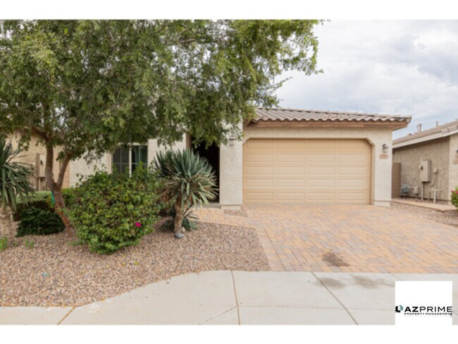 Building Photo - Discover Refined Peoria Living In This Stu...