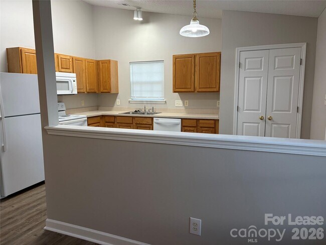 Building Photo - 4924 Aldersbrook Dr
