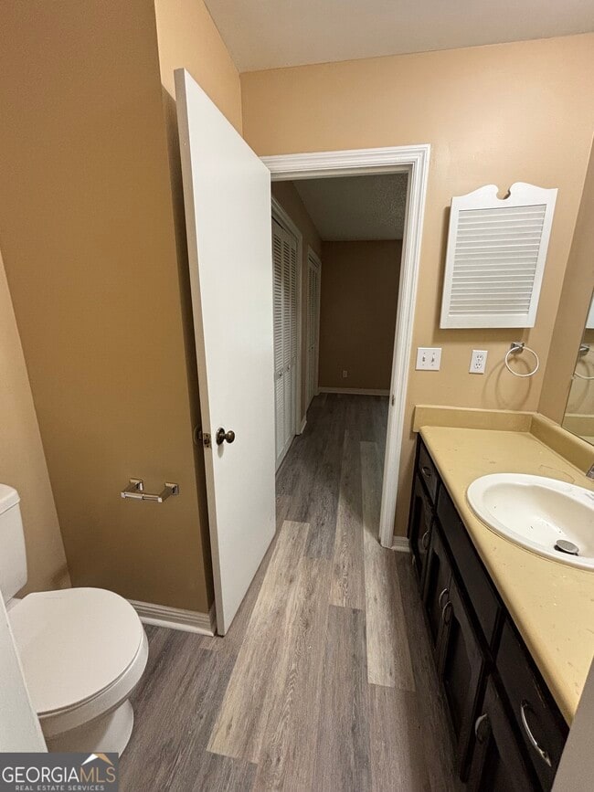 Building Photo - 207 Admiral's Walk Dr
