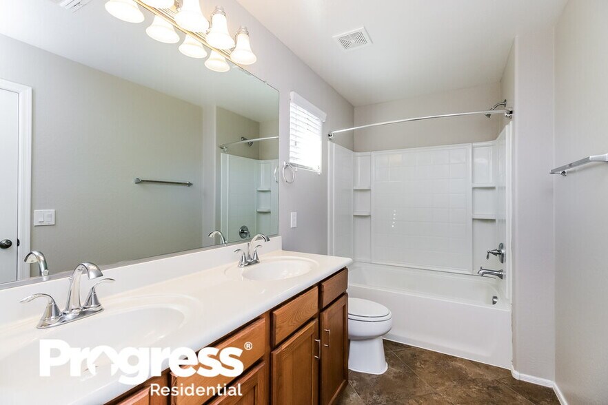 Building Photo - 4145 E Carla Vista Dr