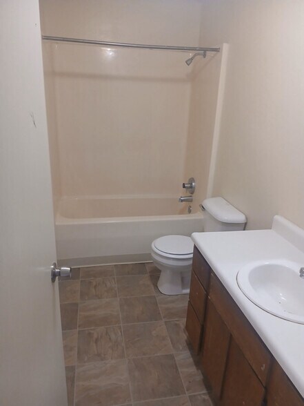 Building Photo - 4301 Yorkshire Dr