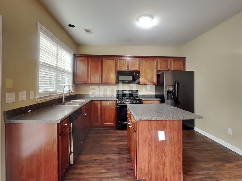 Building Photo - 3695 Moor Pointe Dr