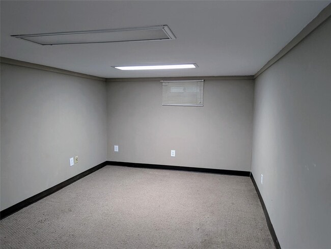Building Photo - 139 Pine Neck Ave