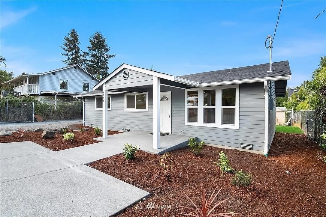 Building Photo - 2996 S Dakota St