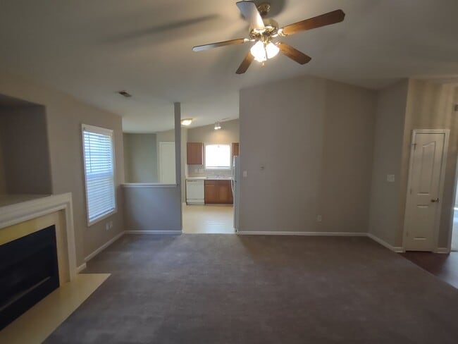 Building Photo - Pristinel Ranch Style Home located in the ...