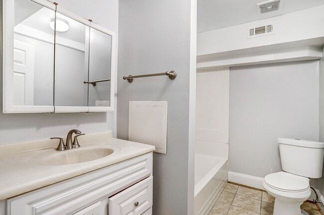 Building Photo - 2BR Basement Apartment | Brightwood