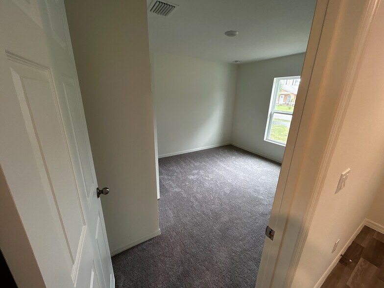 Building Photo - 93 Rymshaw Dr