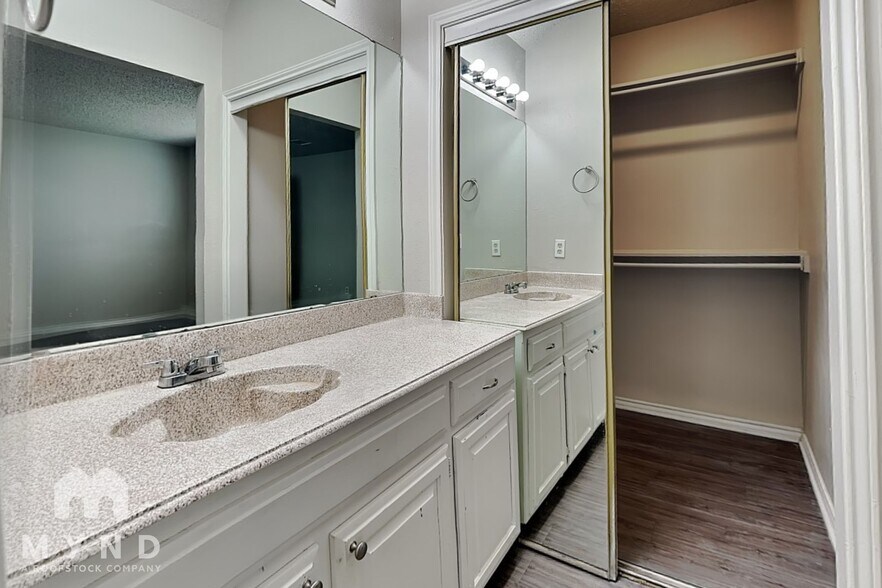 Building Photo - 11837 Garden Terrace Dr