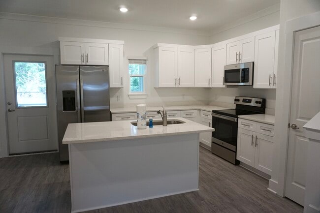 Primary Photo - 103 Palm St