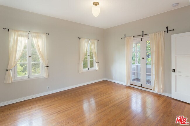 Building Photo - 1930 Rodney Dr