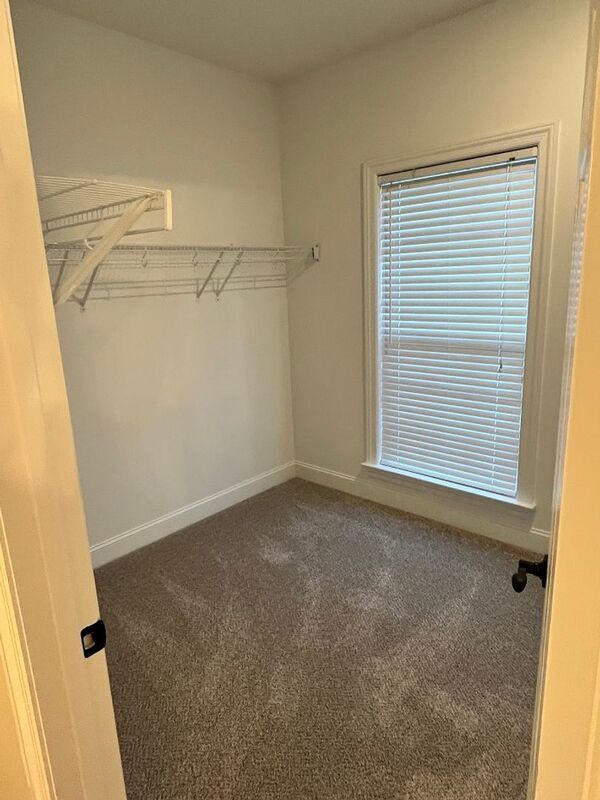 Building Photo - 9739 Valley Springs Dr