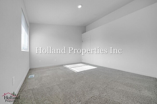 Building Photo - 9059 SW Sagert St