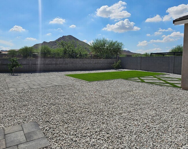 Building Photo - Newly Built 4-bed / 2.5 Bath Home in Quiet...