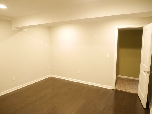 Building Photo - Modern 5-Bedroom Home in Easton – Offered Furnished or Unfurnished