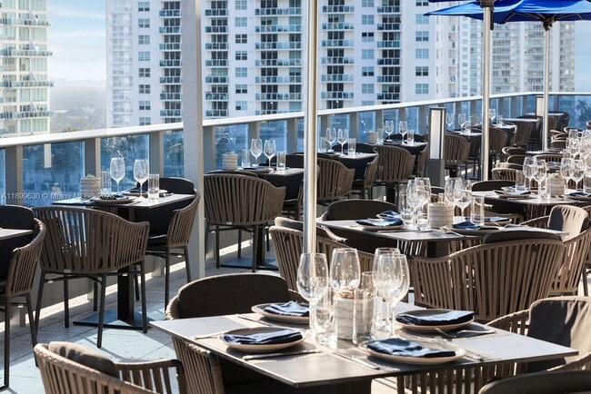 Building Photo - 200 Biscayne Blvd Way