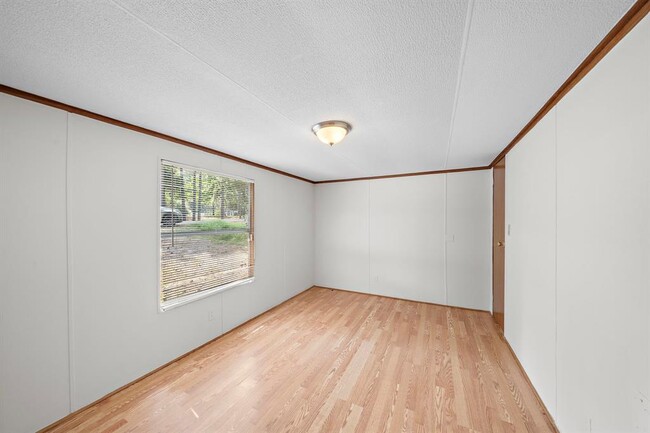 Building Photo - 14431 W Lee Shore Dr