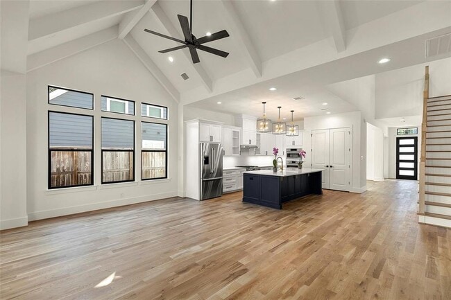 Building Photo - 1038 W 31st St