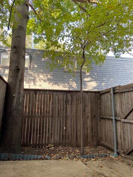 Building Photo - 4314 Travis St