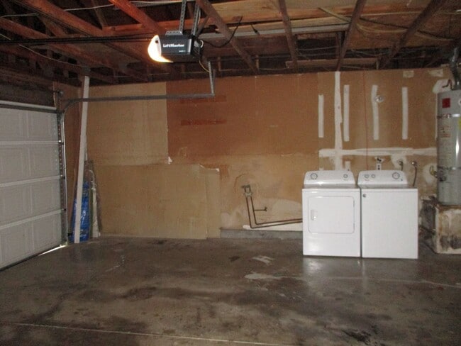 Building Photo - 731 Northampton Dr