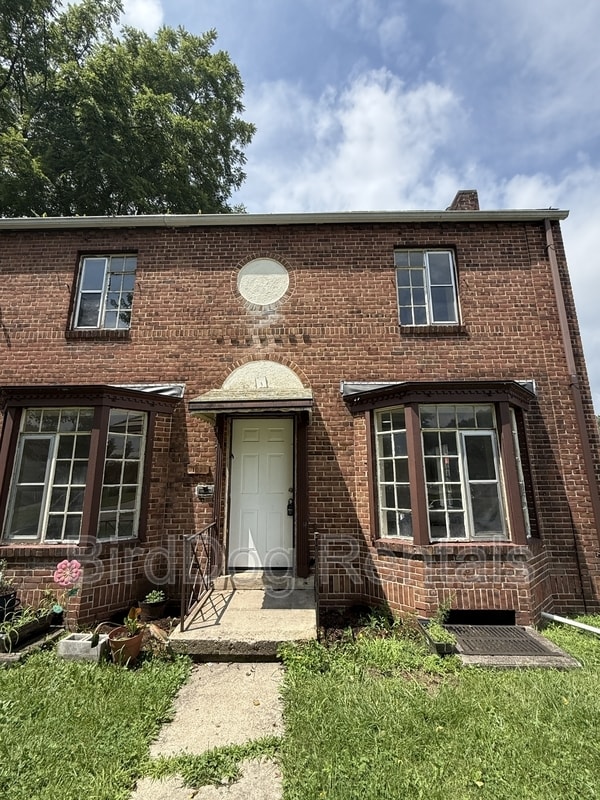 Primary Photo - 1025-1027 Lilley Avenue - 1