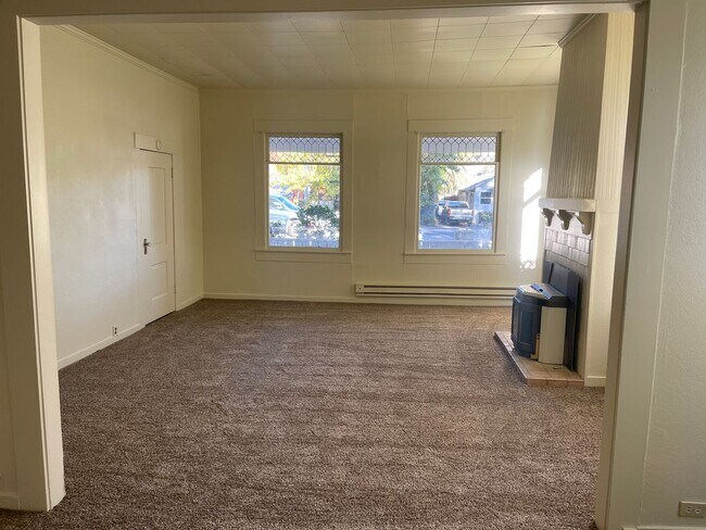 Building Photo - 2023 Placer St