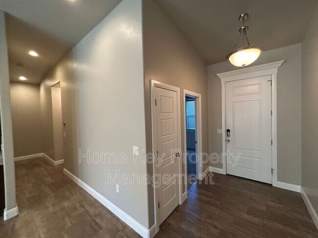 Building Photo - 3271 2650 S