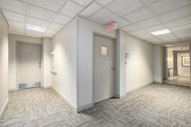 Building Photo - 2285 Peachtree Rd NE