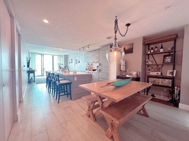 Building Photo - 650 NE 32nd St