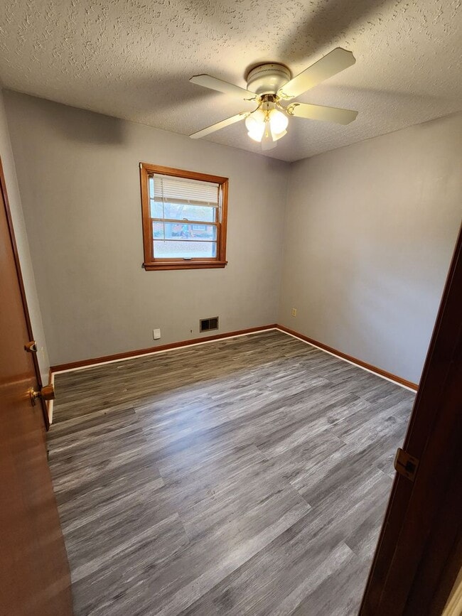 Building Photo - Beautiful 3 Bedroom 1 Bathroom Home