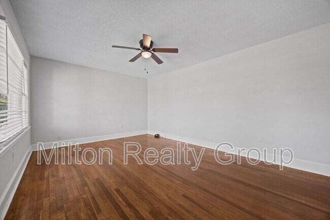 Building Photo - 1206 S 9th St