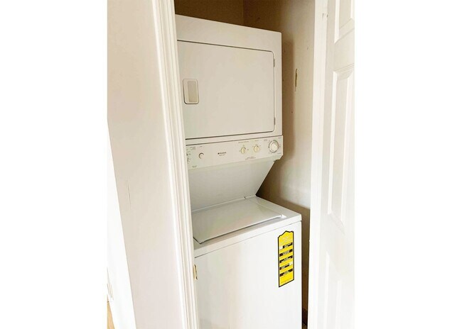 Building Photo - 3227 Bishop St