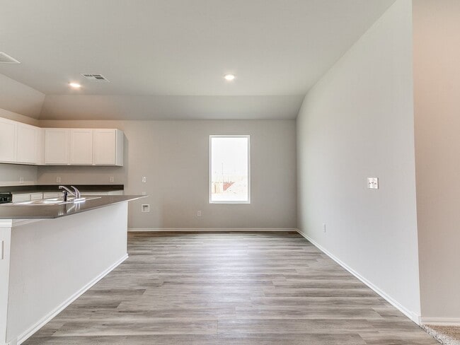 Building Photo - Charming New Home!