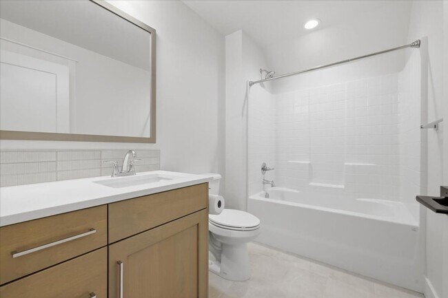 Building Photo - Heart of Eagle 3 Bed 2.5 Bath