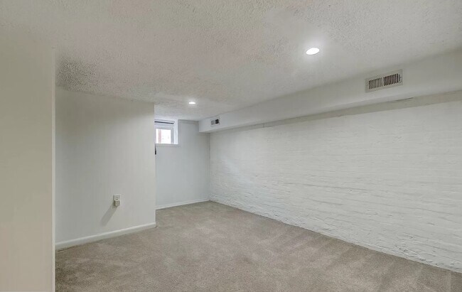 Building Photo - 23 N Curley St