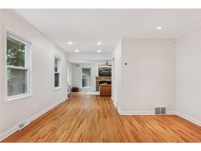 Building Photo - 4016 Kipling Ave