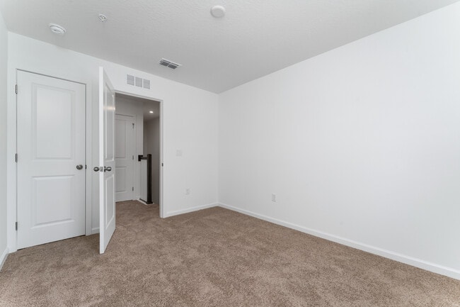 Building Photo - 9839 Walkway Dr