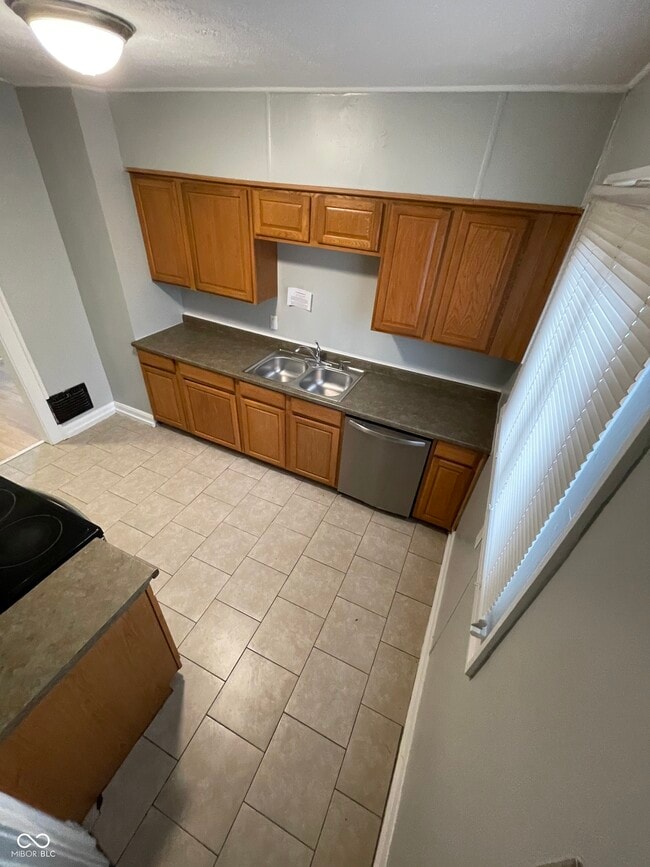 Building Photo - 1019 Churchman Ave